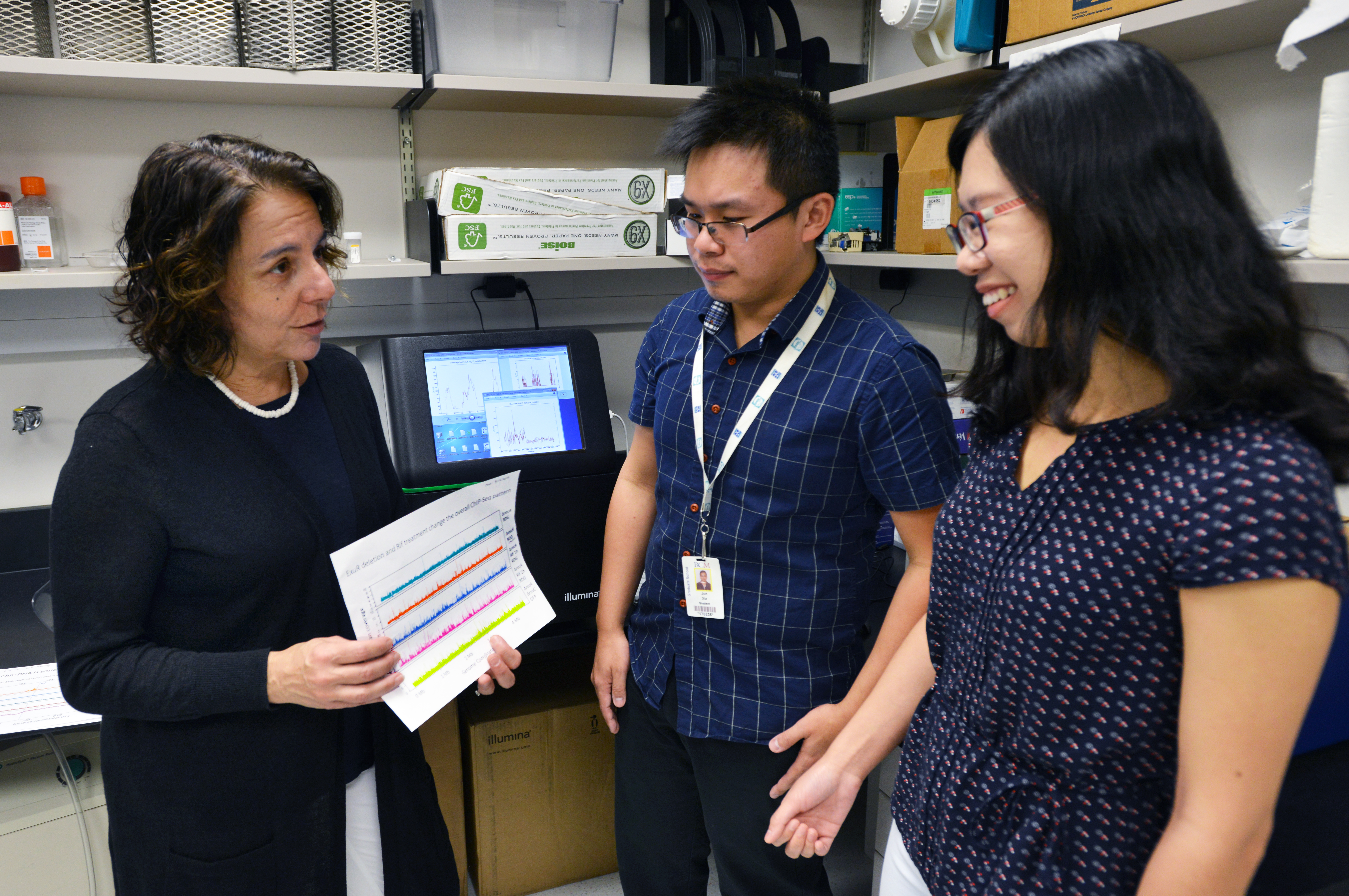 Dr. Susan Rosenberg discusses data with co-authors Jun Xia and Qian Mei.