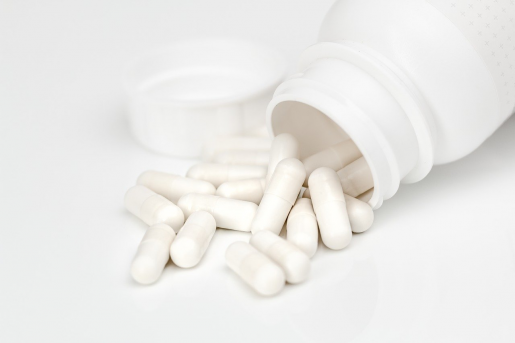 medicine-white-pills-photo