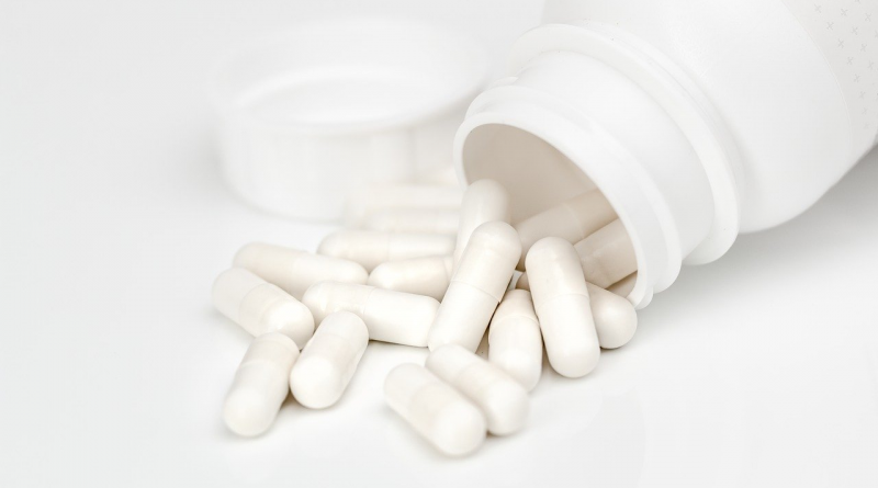 medicine-white-pills-photo