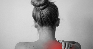 back-pain-woman