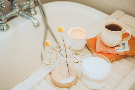 bathtub-relaxing-photo