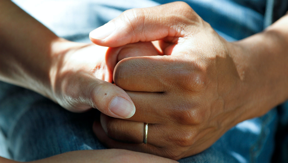 cancer-holding-hands-photo