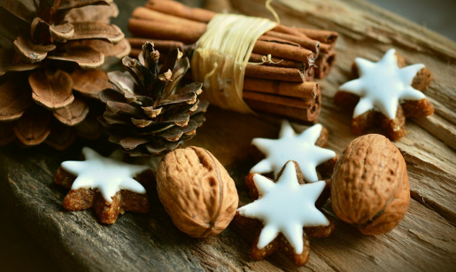 cinnamon-stars-holidays-photo