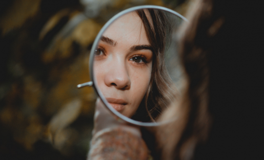 woman-looking-in-mirror