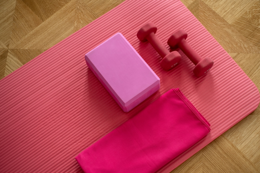 pink-dumbells-mat