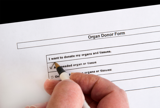 A person fills out an organ donor form