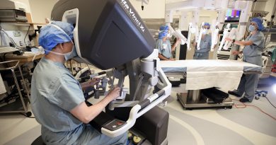Dr. Kenneth K. Liao looking through the robotic surgery device