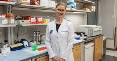 Dr. Jennifer Leonard in lab.