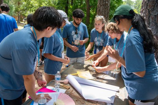A group of first-year medical students working together at School of Medicine Orientation.