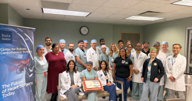 Dr. Kenneth Liao and his team celebrating the 1,000th robotic heart procedure.