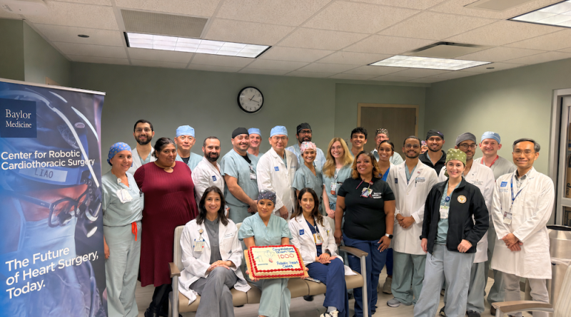 Dr. Kenneth Liao and his team celebrating the 1,000th robotic heart procedure.